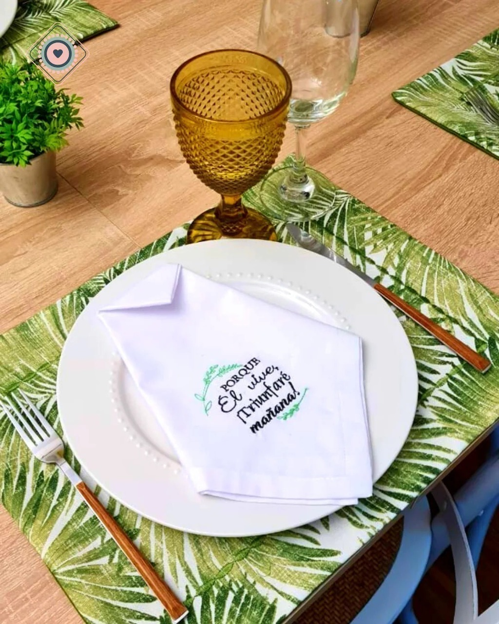 Servilleta de Tela Color Blanco Bordado Porque Él vive