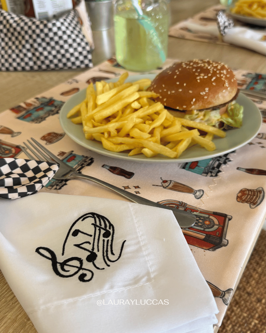 Servilleta Bordada Notas Musicales - American Diner