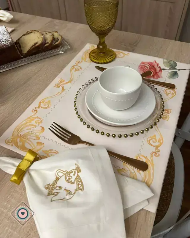 Kit de Mesa Puesta Bella con servilletas bordadas