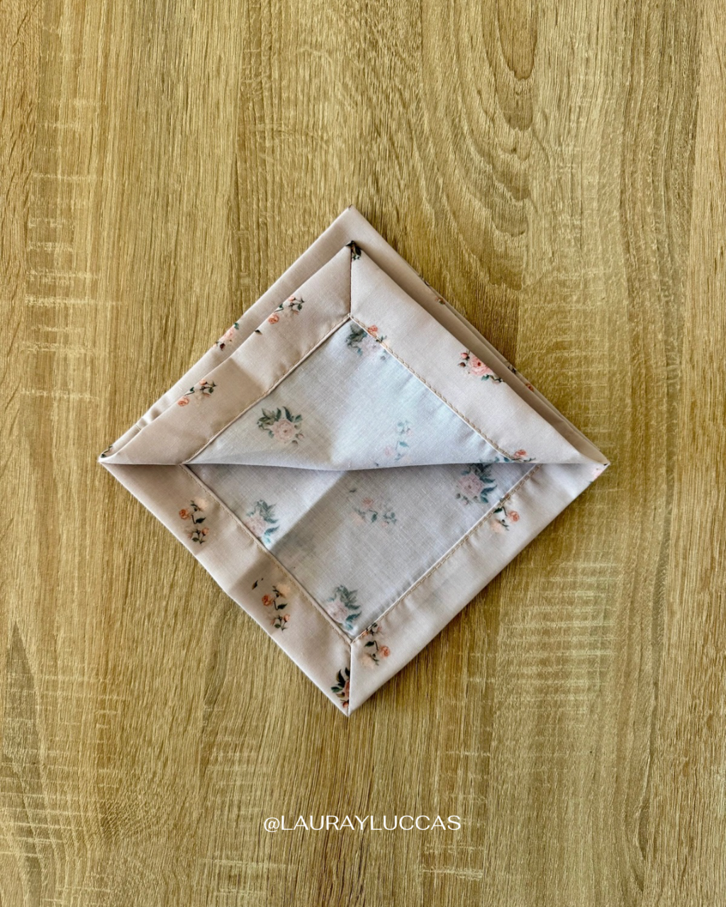 Servilleta de Tela Estampada Orgullo y Prejuicio color beige