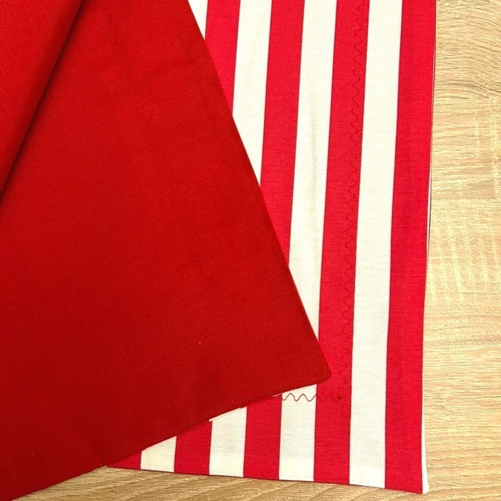 Individual de tela Reversible Impermeable Rayas Rojas Fondo Rojo