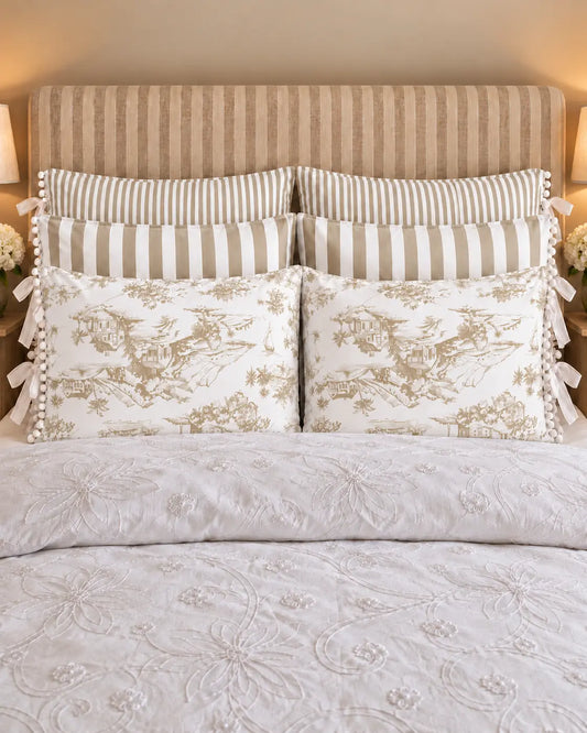 Composición de Almohadas · Herencia Beige