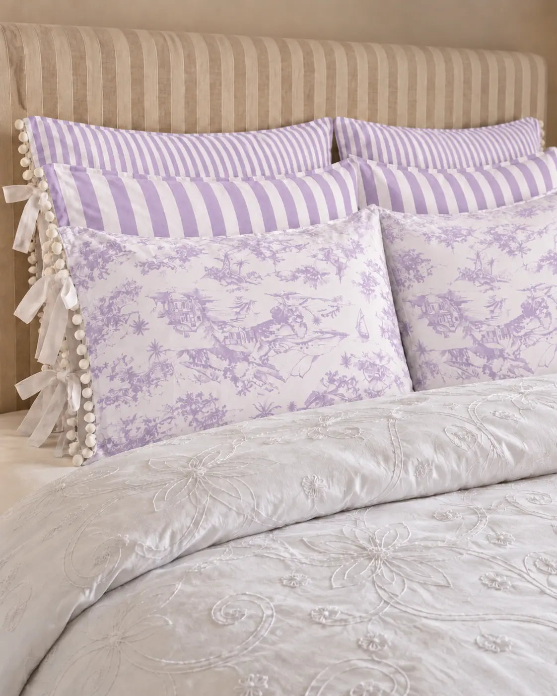 Composición de Almohadas · Jardín de Lavanda