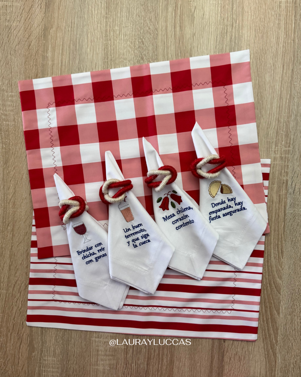Kit de Mesa Picnic Rojo con Servilletas Chilenismos
