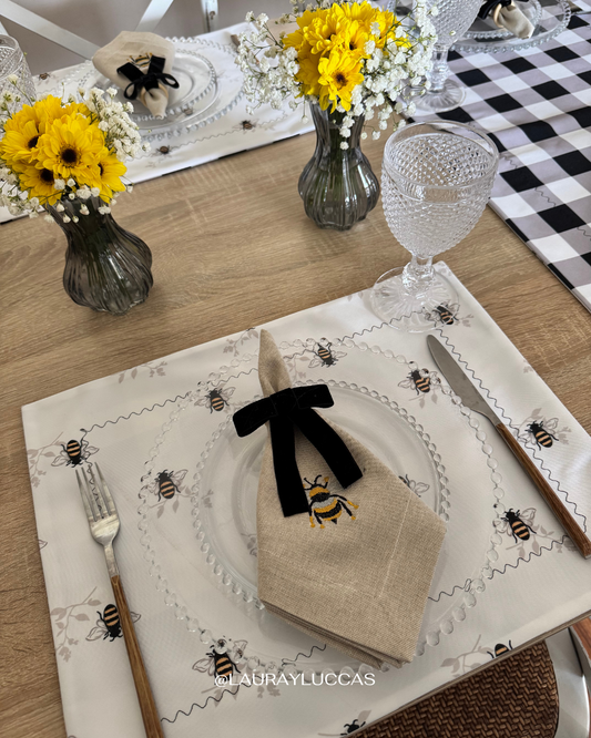 Servilleta de Tela en lino bordada Abeja Dorada