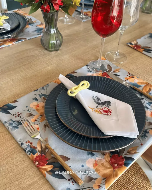 Kit de Mesa Puesta Cattleya con servilleta bordada