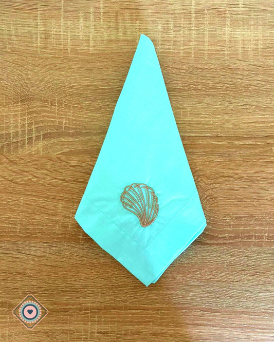 Servilleta de tela bordada concha
