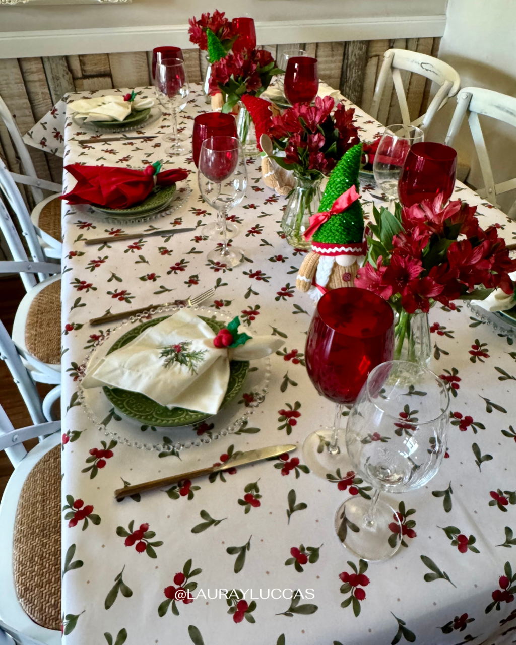 Mantel Rectangular Berries