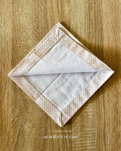 Servilleta de Tela Estampada Lunares blancos (fondo beige)