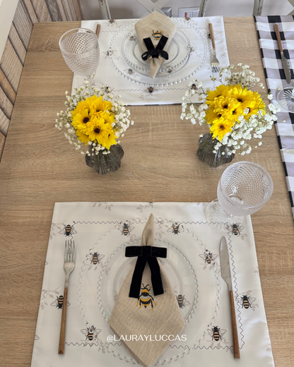 Kit de Mesa Abeja Dorada con servilletas bordadas