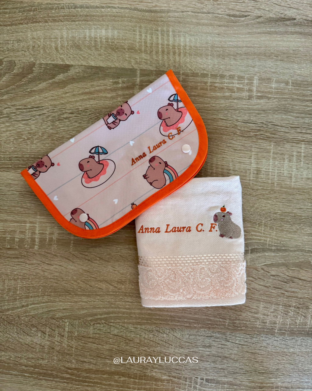 Estuche higiene Impermeable personalizado Capibara (incluye toalla)