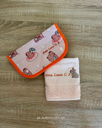 Estuche higiene Impermeable personalizado Capibara (incluye toalla)