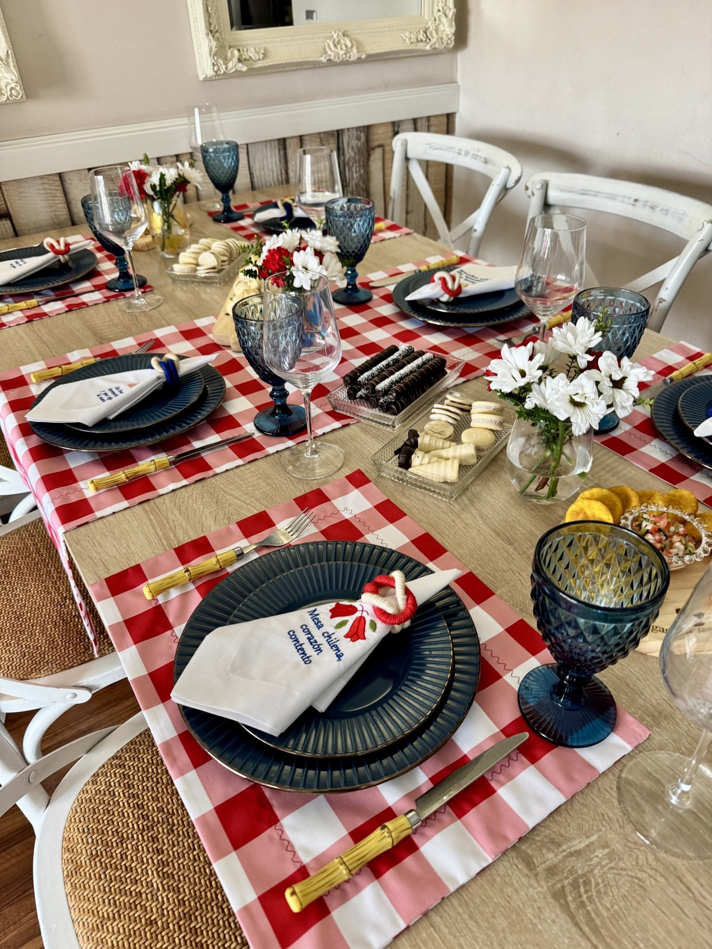 Kit de Mesa Picnic Rojo con Servilletas Chilenismos