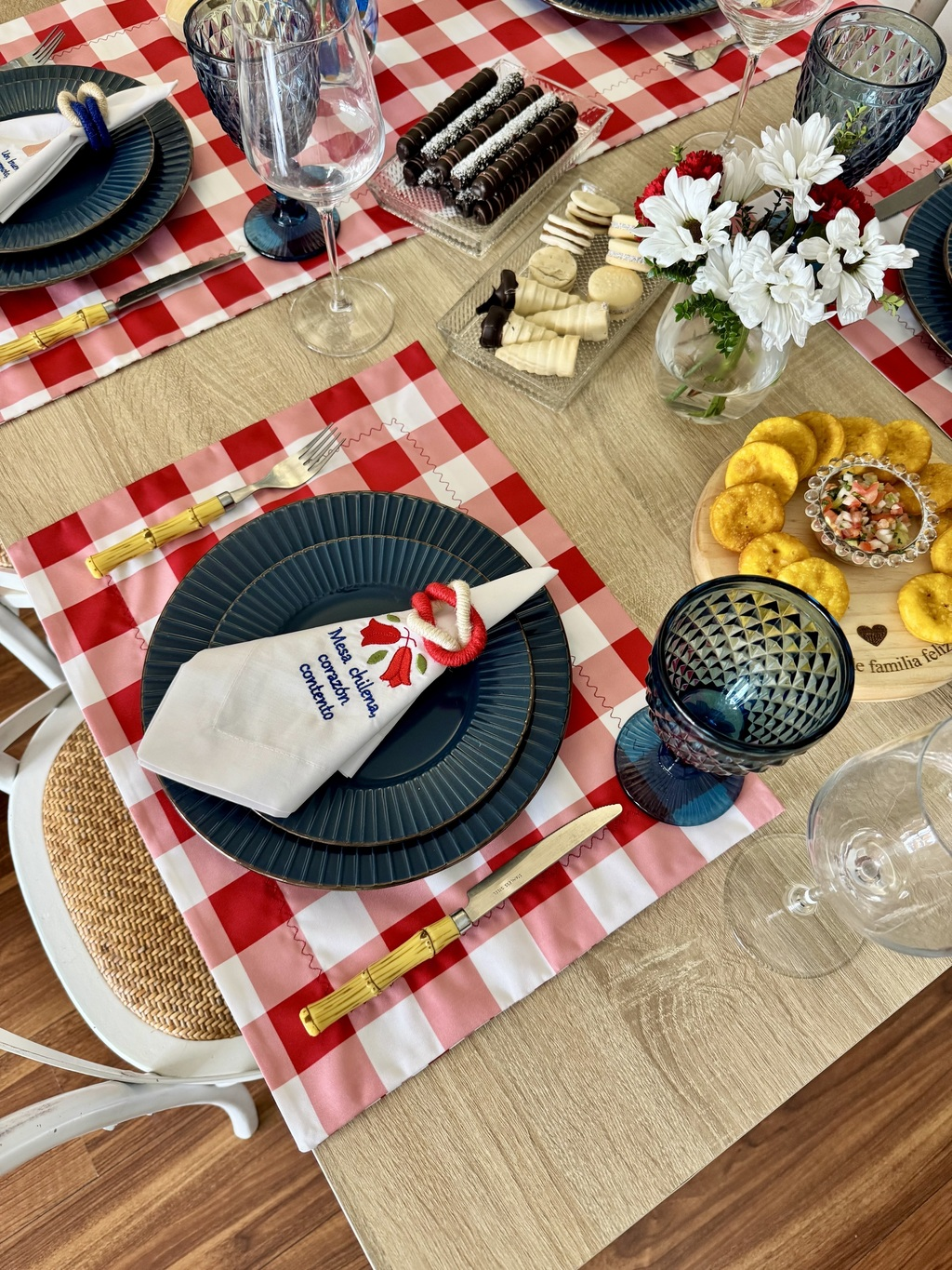 Kit de Mesa Picnic Rojo con Servilletas Chilenismos