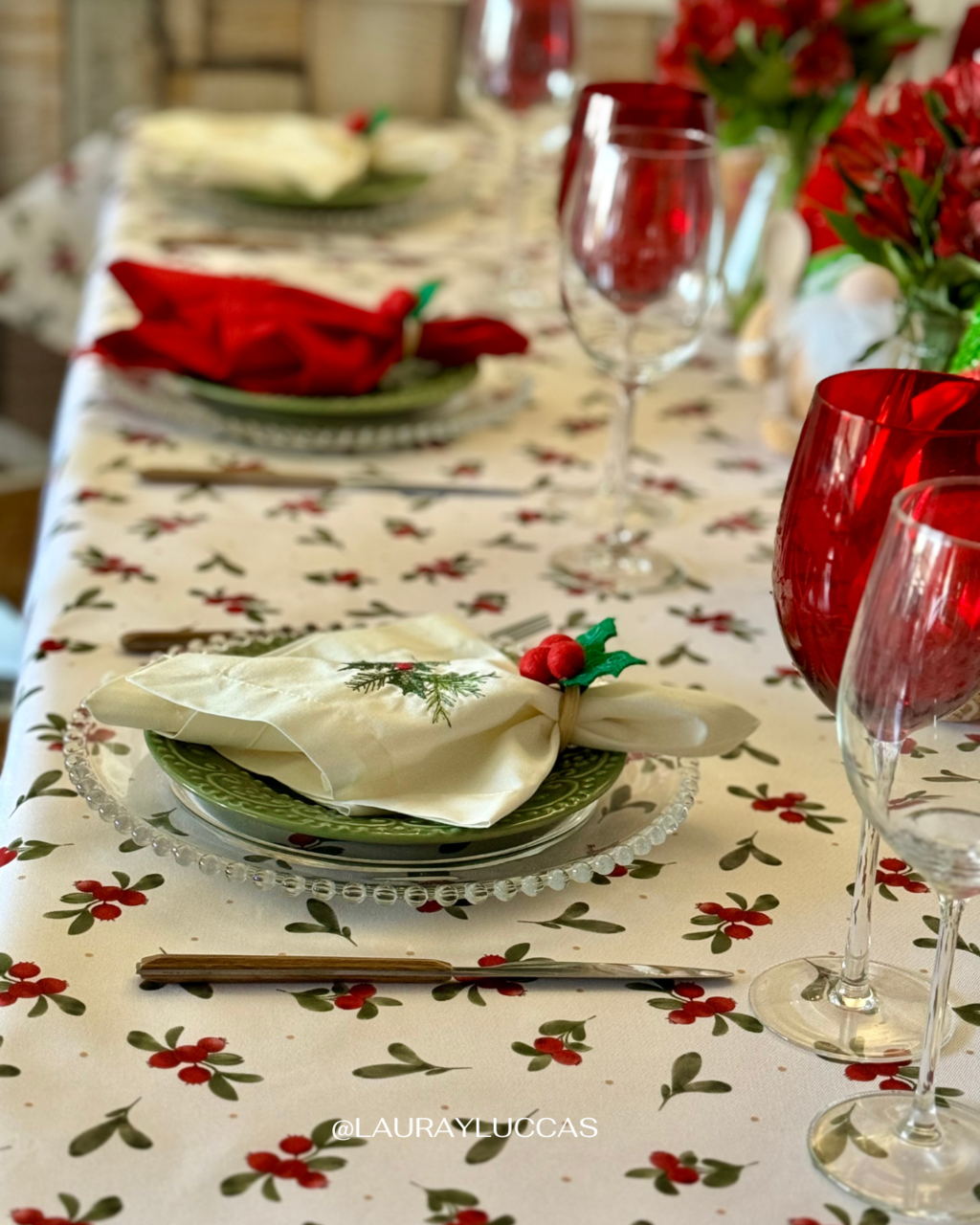 Mantel Rectangular Berries