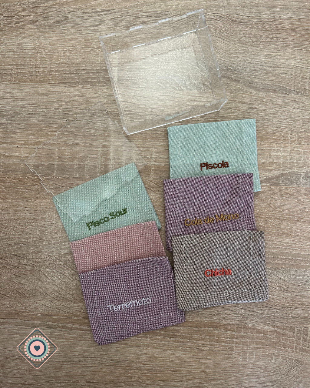 Set de servilletas de cóctel/posa vasos en lino bordadas (incluye caja de acrílico)