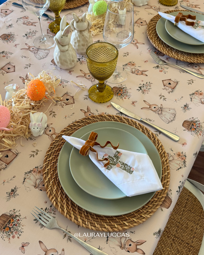 Servilletas de Tela Bordada Cruz Floral verde con palo rosa