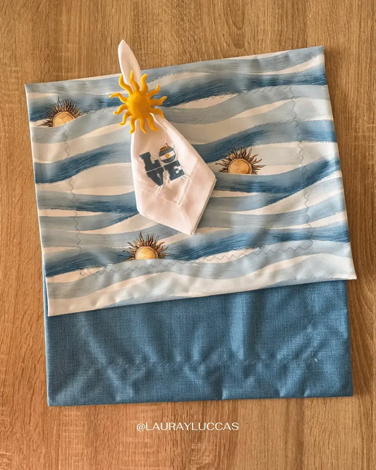 Kit de Mesa Puesta Sol de Mayo con servilleta bordada