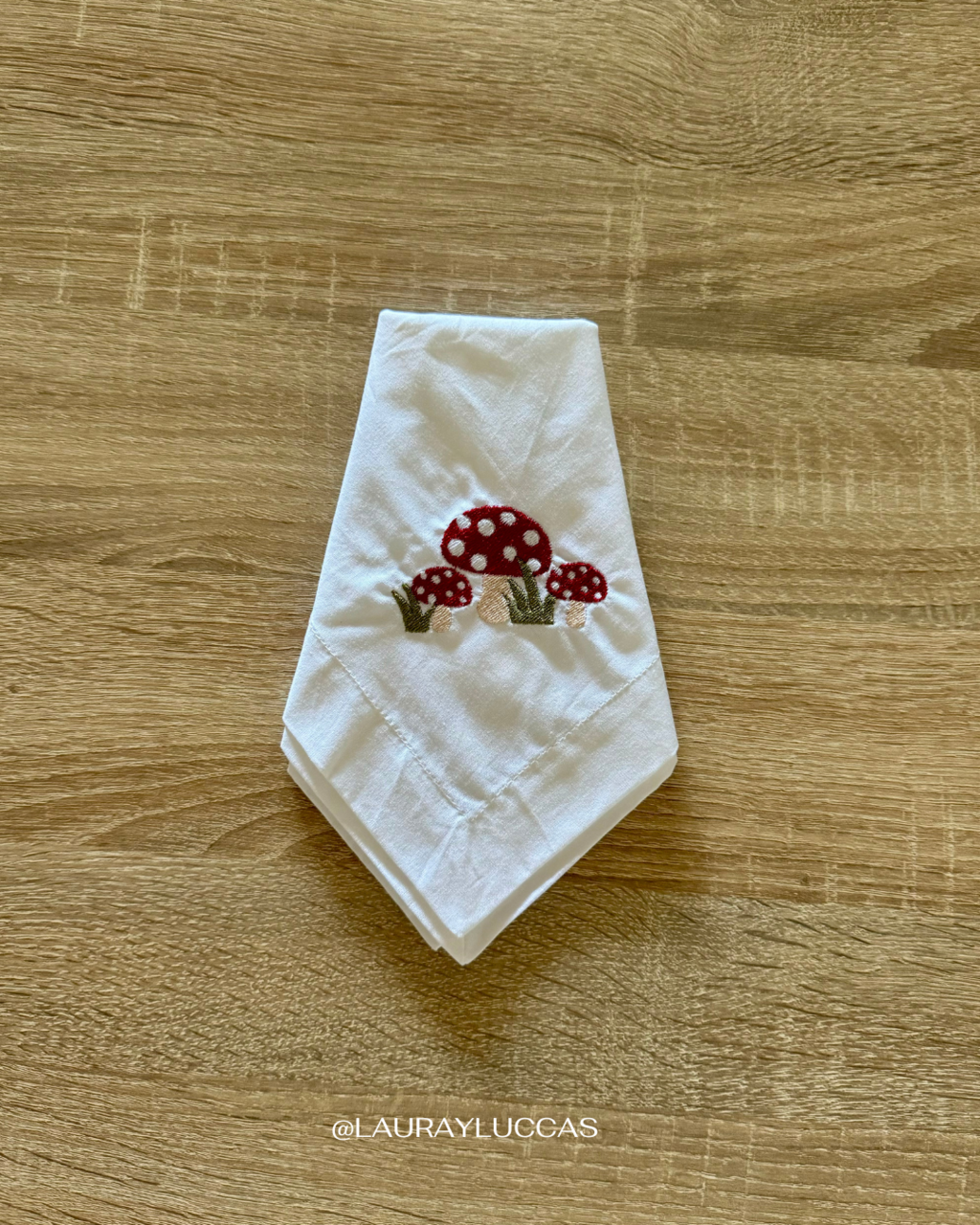 Servilleta de Tela 100% algodón bordada Amanita