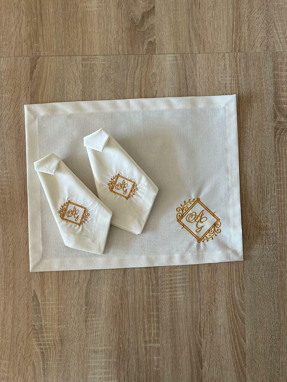Kit de Mesa Puesta bordado monograma