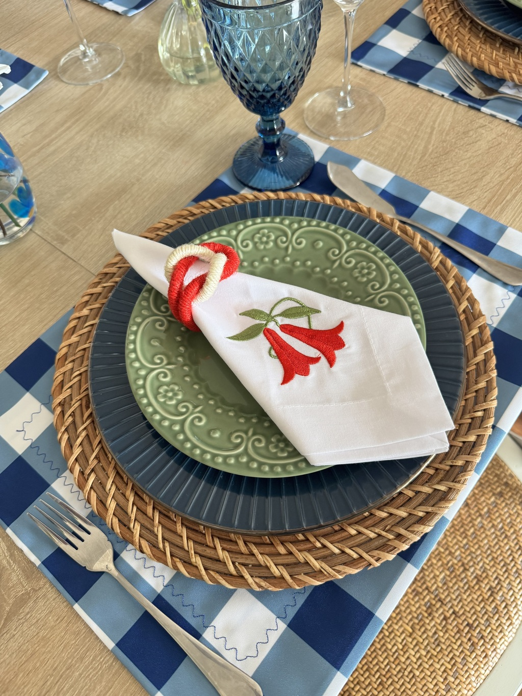 Servilletas de Tela Bordada color blanco Copihue