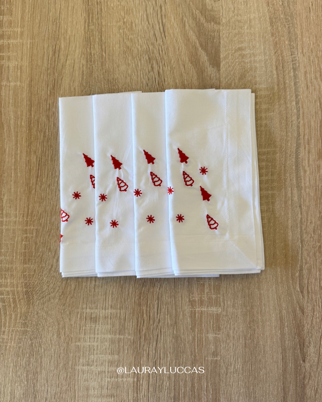 Set de 4 servilletas de tela bordadas Pinos rojos