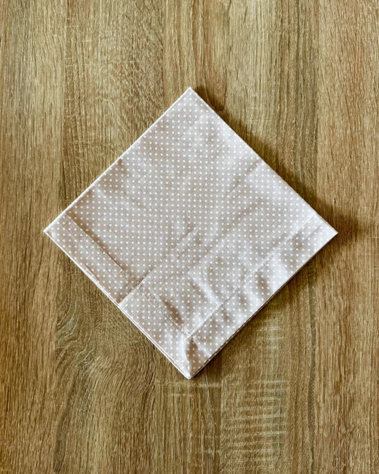 Servilleta de Tela Estampada Lunares blancos (fondo beige)