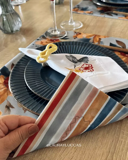 Kit de Mesa Puesta Cattleya con servilleta bordada
