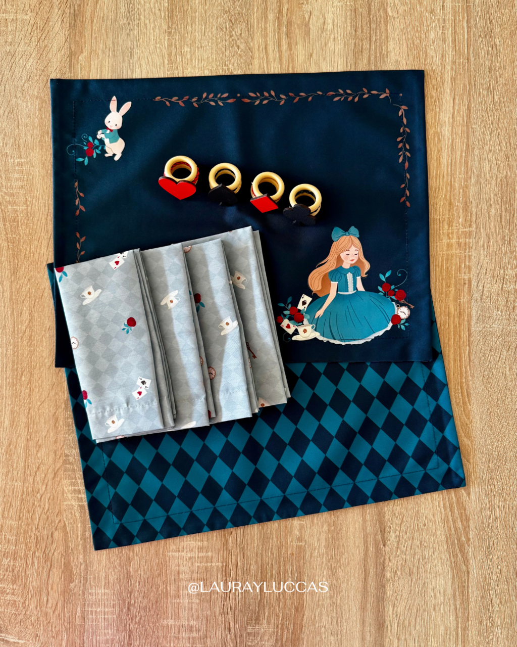 Kit de Mesa Puesta Alicia en el país de las maravillas Azul petróleo