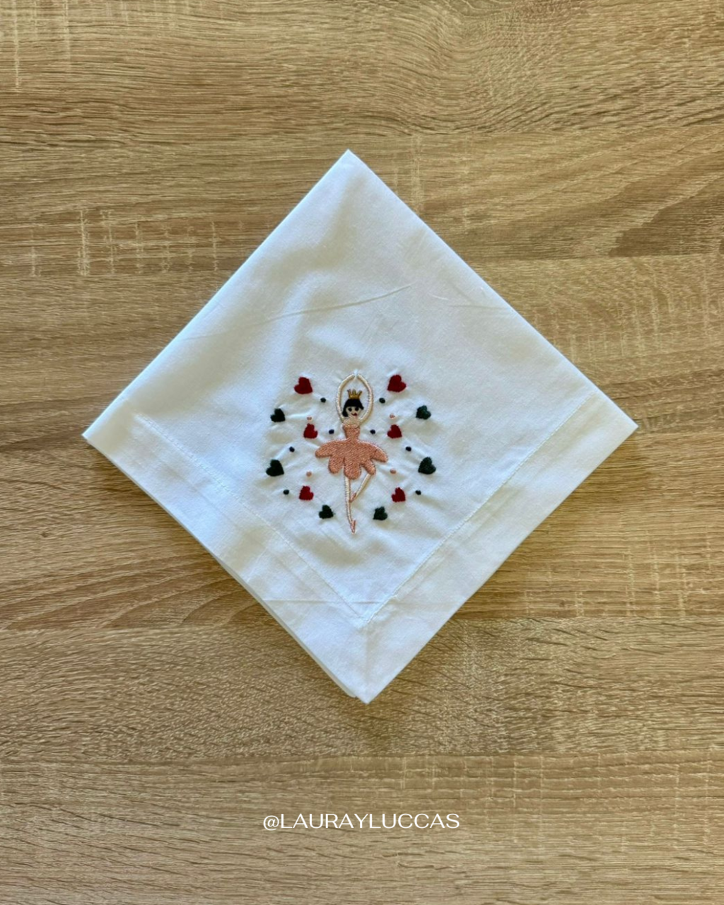 Servilleta de Tela 100% algodón blanca bordado Bailarina