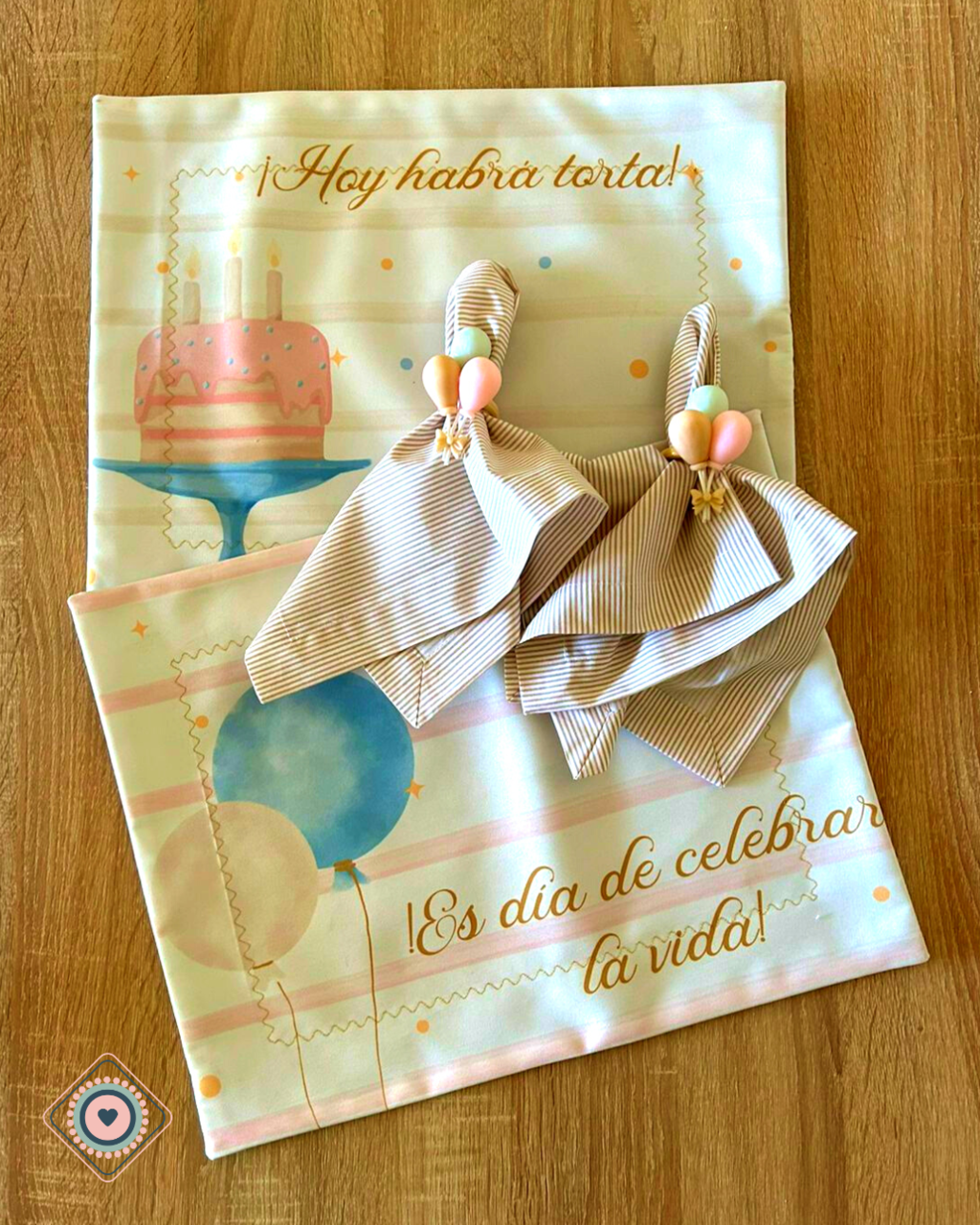Individual de tela doble faz Impermeable Es tu día (cumpleañero)