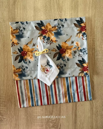 Kit de Mesa Puesta Cattleya con servilleta bordada