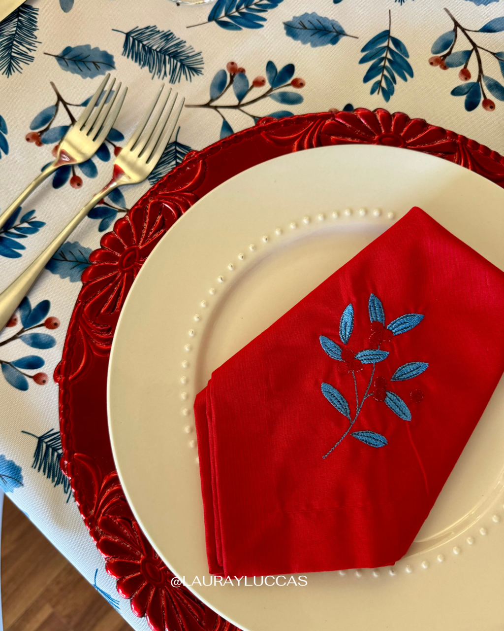 Servilleta de Tela 100% algodón roja bordada Berries Azul