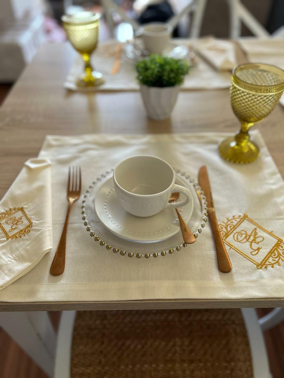 Kit de Mesa Puesta bordado monograma