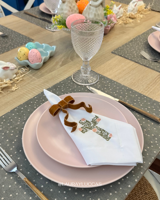 Servilletas de Tela Bordada Cruz Floral verde con palo rosa