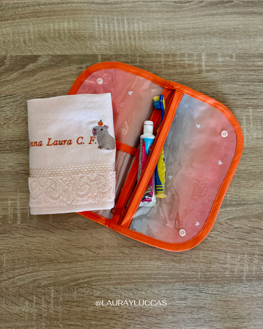 Estuche higiene Impermeable personalizado Capibara (incluye toalla)
