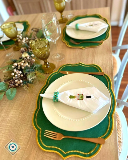 Servilleta de Tela Bordada color blanco Cascanueces verde