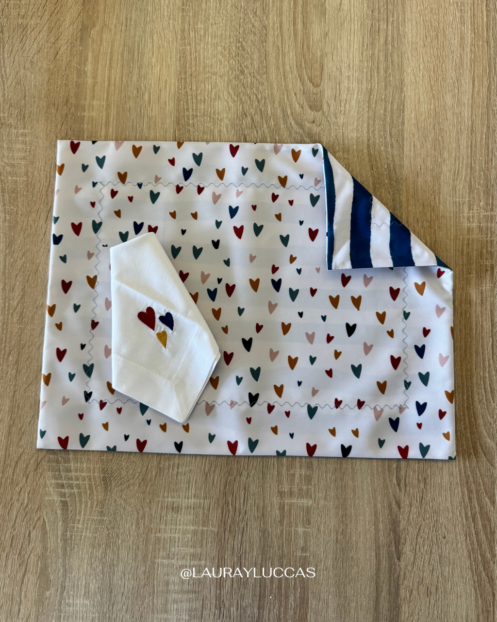 Set de Individual Impermeable + Servilleta de tela Corazones Rayas Azul