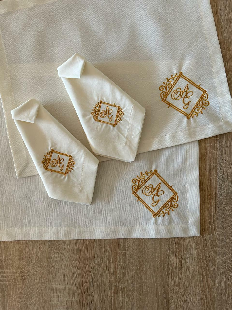 Kit de Mesa Puesta bordado monograma