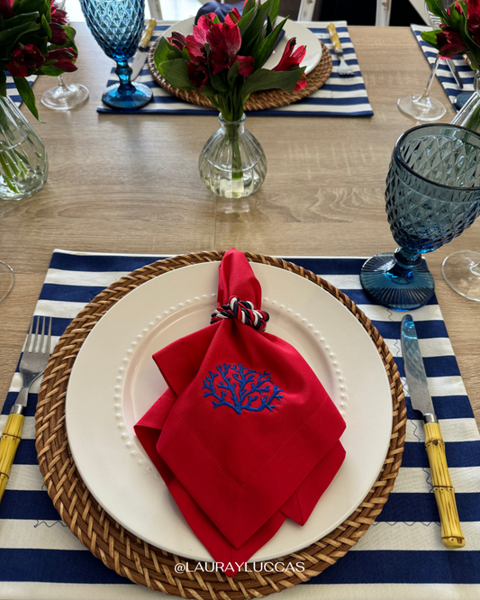 Servilleta de Tela Bordada Roja Corales