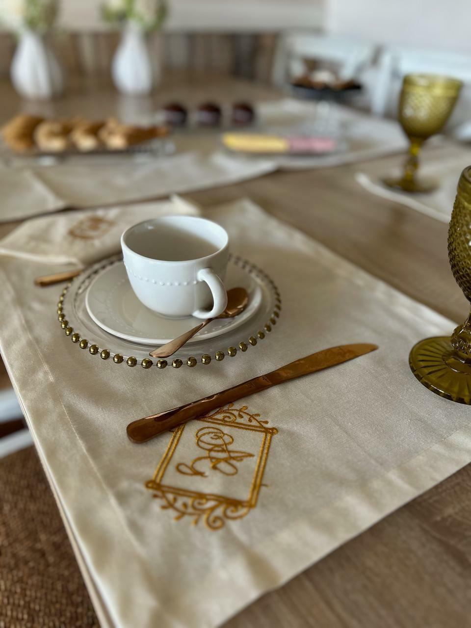 Kit de Mesa Puesta bordado monograma