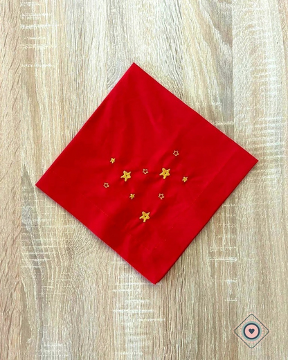 Servilleta de Tela Bordada color roja estrellas doradas