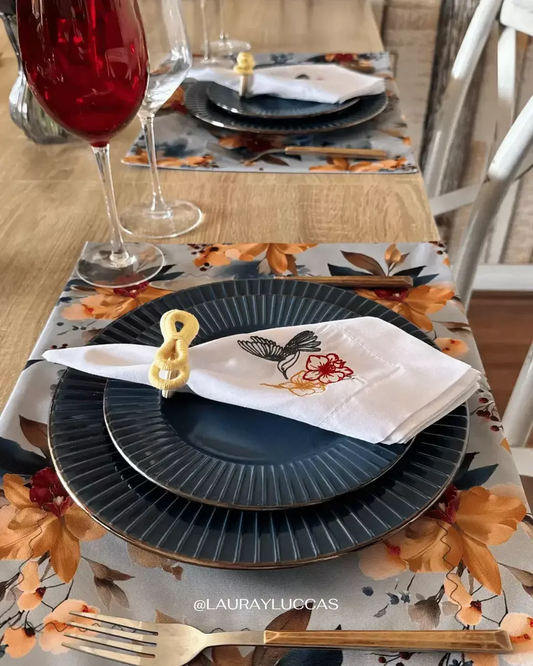 Kit de Mesa Puesta Cattleya con servilleta bordada