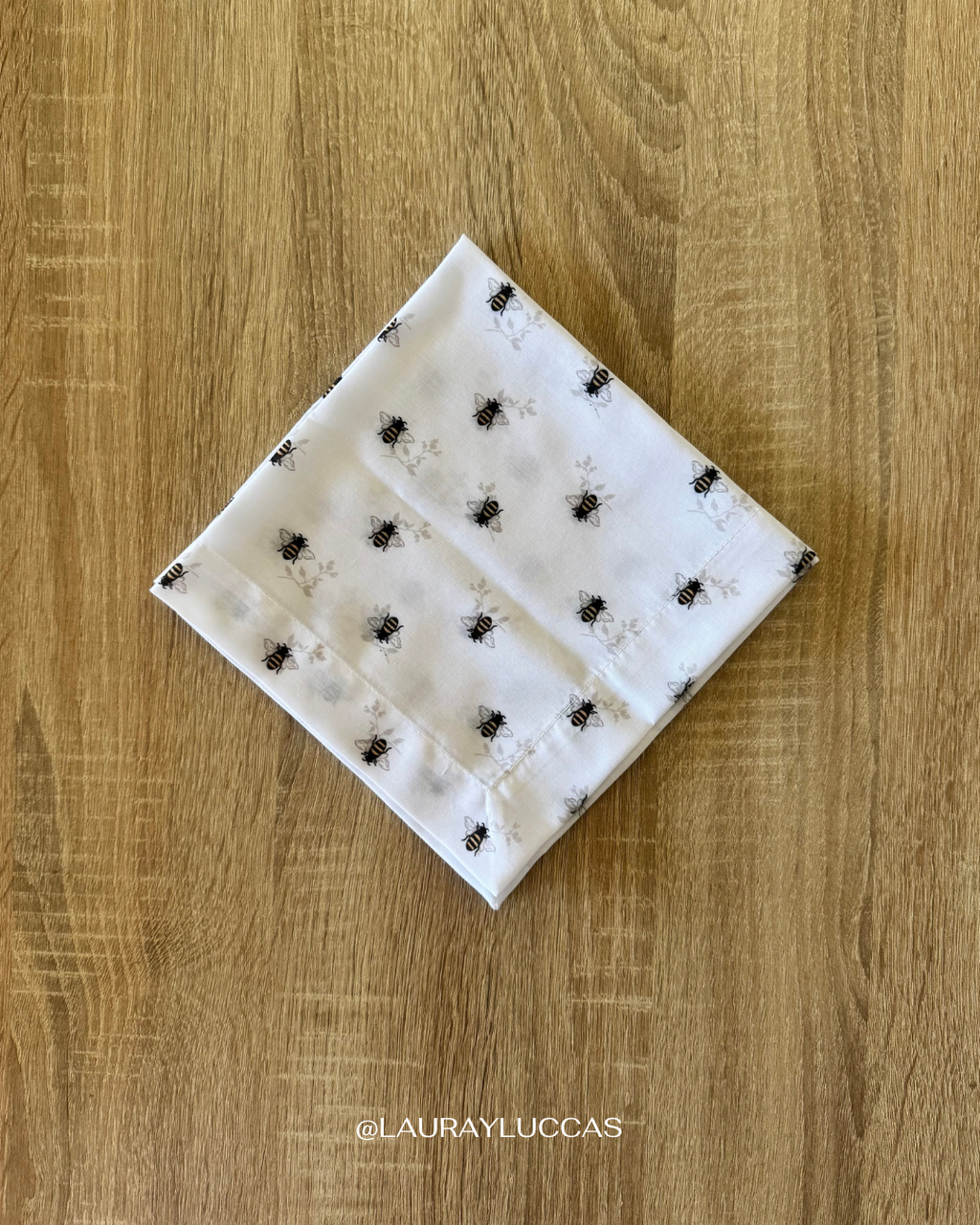 Servilleta de Tela Estampada Abeja Dorada