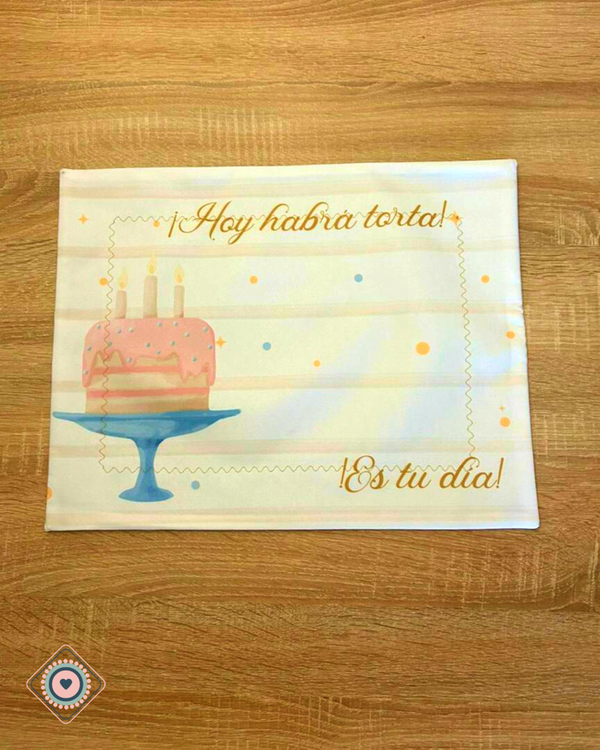 Individual de tela doble faz Impermeable Es tu día (cumpleañero)