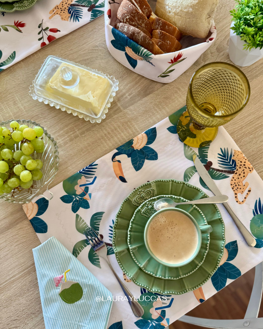 Servilleta de Tela 100% algodón bordada Coco Tropical