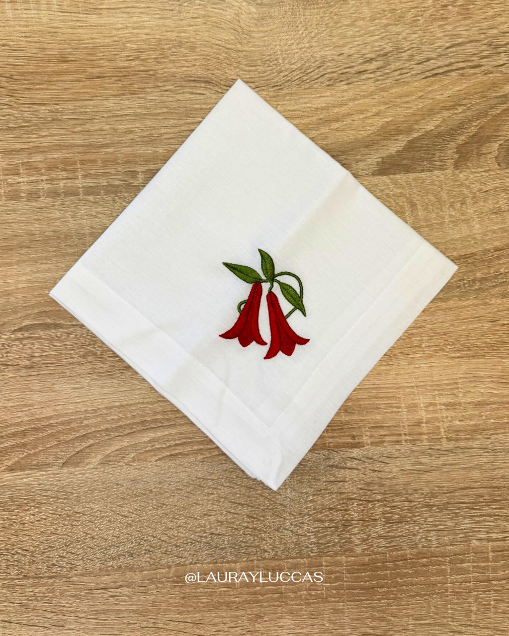Servilletas de Tela Bordada color blanco Copihue
