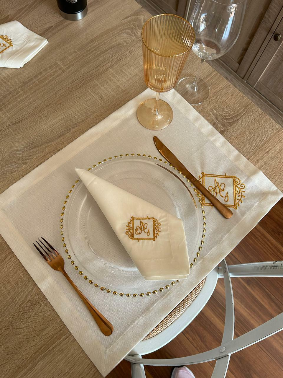 Kit de Mesa Puesta bordado monograma